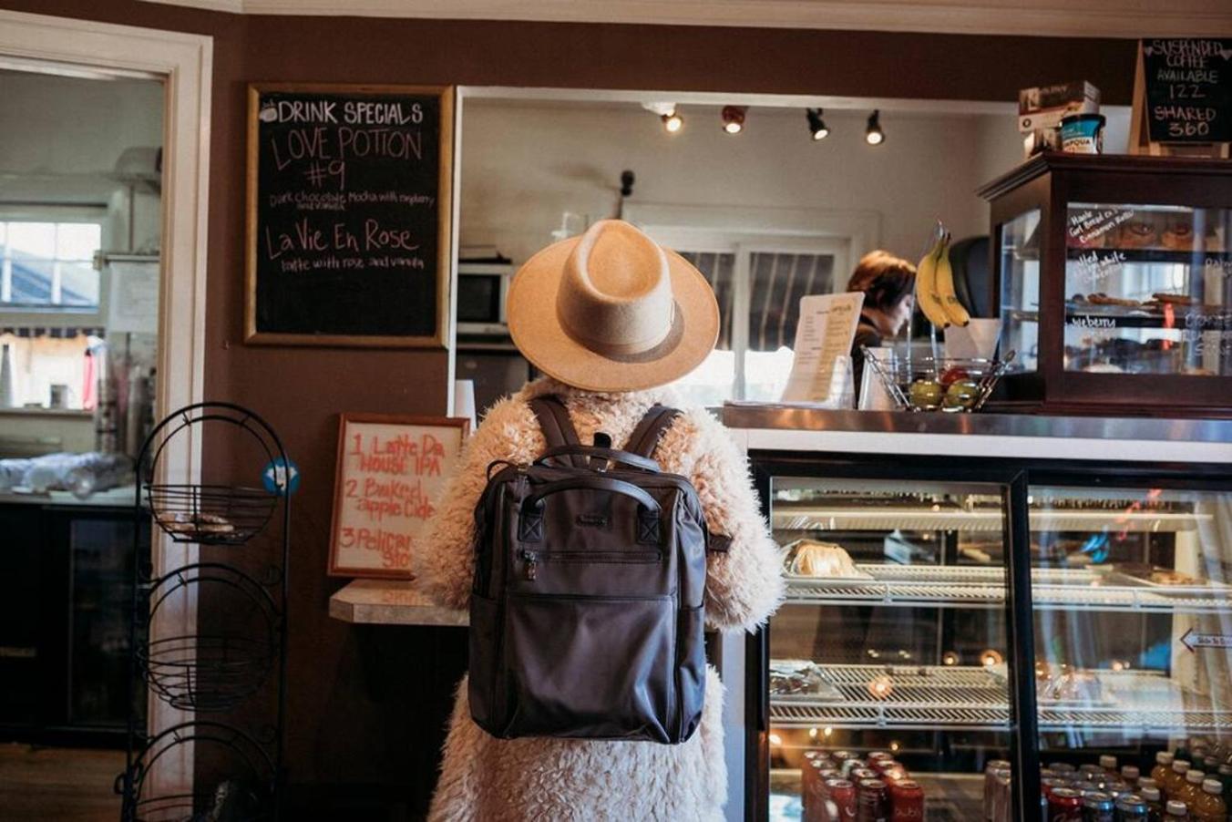 Style Meets Comfort In Beautiful Design バンクーバー エクステリア 写真